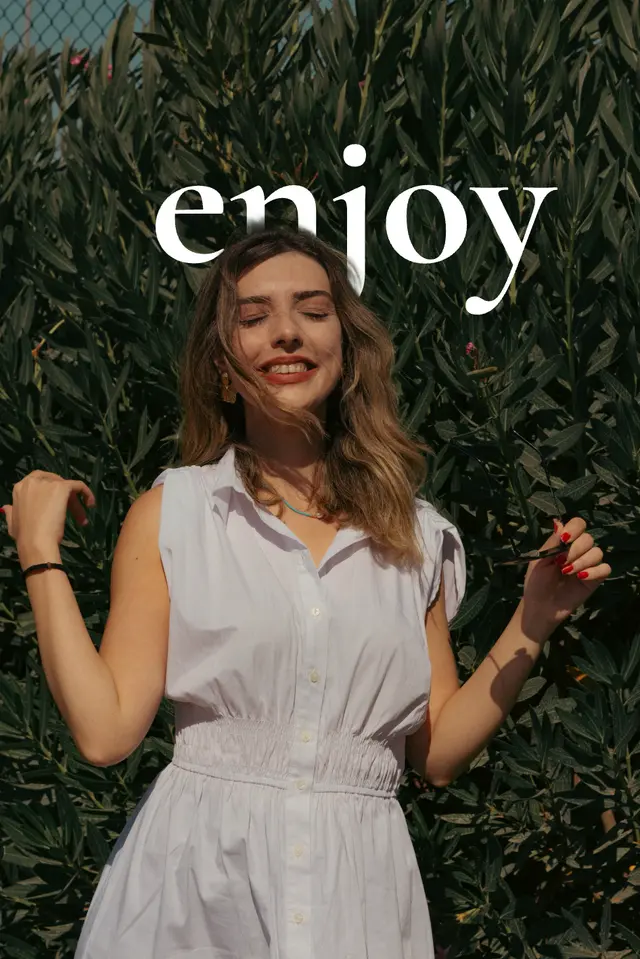Text behind Girl